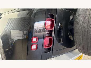 Land Rover Defender 3.0 D250 SE 90 3dr Auto