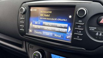 Toyota Yaris 1.5 Hybrid Y20 5dr CVT [Bi-tone]