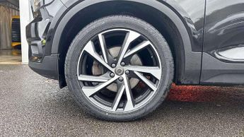 Volvo XC40 2.0 T5 R DESIGN Pro 5dr AWD Geartronic