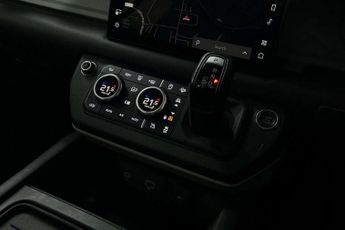 Land Rover Defender 3.0 D300 HSE 110 5dr Auto