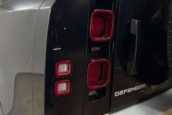 Land Rover Defender 3.0 D300 HSE 110 5dr Auto