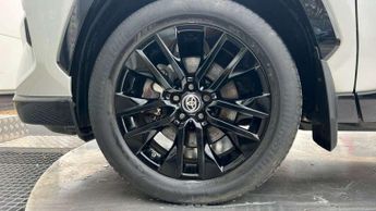 Toyota RAV4 2.5 VVT-i Hybrid Dynamic 5dr CVT
