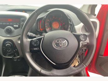 Toyota Aygo 1.0 VVT-i X-Play 5dr x-shift