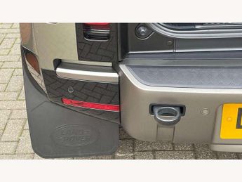 Land Rover Defender 3.0 D300 X-Dynamic HSE 110 5dr Auto