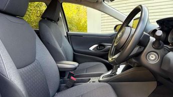 Toyota Yaris 1.5 Hybrid Design 5dr CVT