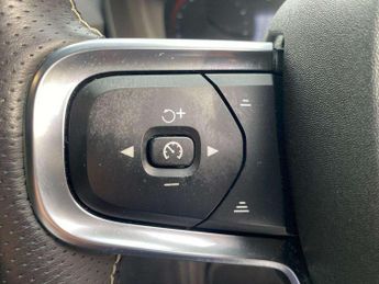 Volvo XC40 Recharge 1.5 T5 Recharge PHEV R DESIGN 5dr Auto