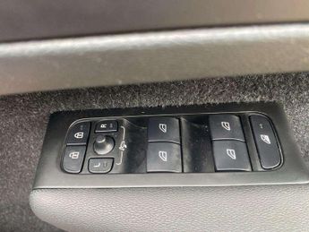 Volvo XC40 Recharge 1.5 T5 Recharge PHEV R DESIGN 5dr Auto
