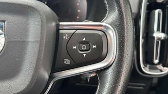 Volvo XC40 2.0 D4 [190] R DESIGN 5dr AWD Geartronic