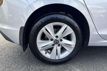 Volkswagen Golf 2.0 TDI Life 5dr DSG