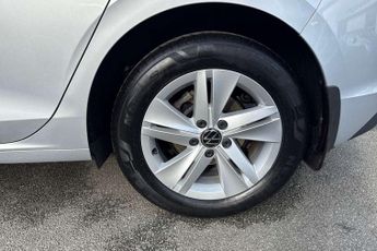 Volkswagen Golf 2.0 TDI Life 5dr DSG