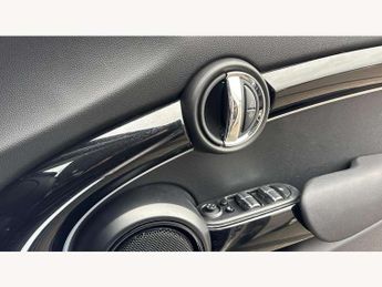 MINI Hatchback 5dr 1.5 Cooper Classic 5dr Auto