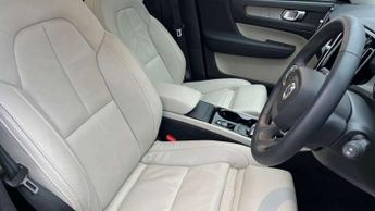 Volvo XC40 2.0 B4P Plus Dark 5dr AWD Auto