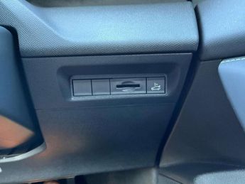 Peugeot 408 1.2 Hybrid 136 GT 5dr e-DSC6