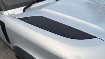 Land Rover Defender 3.0 D250 X-Dynamic SE 90 3dr Auto