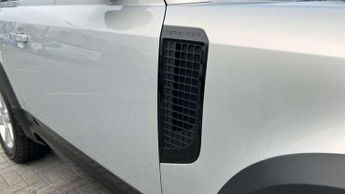 Land Rover Defender 3.0 D250 X-Dynamic SE 90 3dr Auto