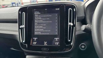 Volvo XC40 1.5 T3 [163] R DESIGN 5dr Geartronic