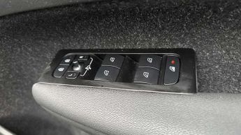 Volvo XC40 1.5 T3 [163] R DESIGN 5dr Geartronic