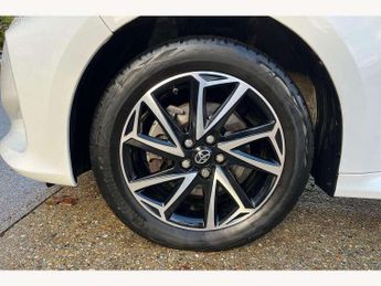 Toyota Yaris 1.5 Hybrid Design 5dr CVT