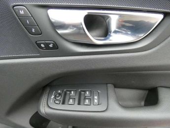Volvo XC60 2.0 B4D Momentum Pro 5dr AWD Geartronic