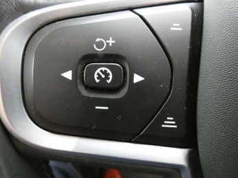 Volvo XC60 2.0 B4D Momentum Pro 5dr AWD Geartronic