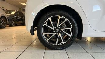 Toyota Yaris 1.5 Hybrid Design 5dr CVT