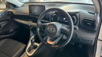 Toyota Yaris 1.5 Hybrid Design 5dr CVT