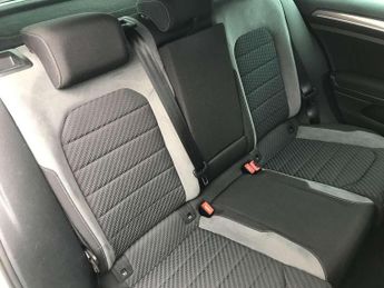 Volkswagen Golf 2.0 TDI R-Line 5dr DSG