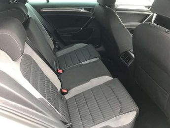 Volkswagen Golf 2.0 TDI R-Line 5dr DSG