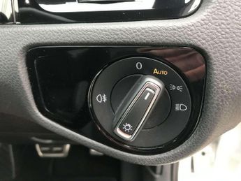Volkswagen Golf 2.0 TDI R-Line 5dr DSG