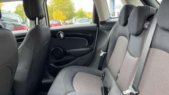 MINI Hatchback 5dr 1.5 Cooper Classic 5dr Auto