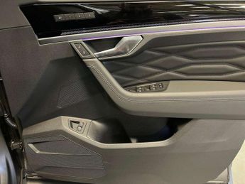 Volkswagen Touareg 3.0 V6 TSI eHybrid 4Motion R 5dr Tip Auto