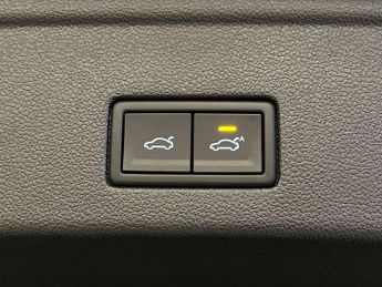 Volkswagen Touareg 3.0 V6 TSI eHybrid 4Motion R 5dr Tip Auto