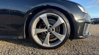 Audi A4 Avant 35 TDI Black Edition 5dr S Tronic