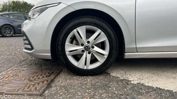 Volkswagen Golf 2.0 TDI Life 5dr DSG