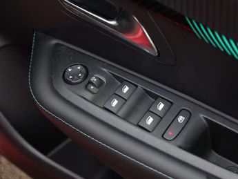 Peugeot 208 1.2 PureTech 100 Allure Premium + 5dr EAT8