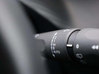 Peugeot 208 1.2 PureTech 100 Allure Premium + 5dr EAT8