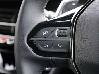 Peugeot 208 1.2 PureTech 100 Allure Premium + 5dr EAT8