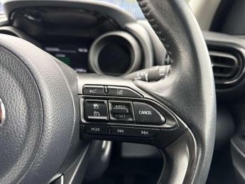 Toyota Yaris 1.5 Hybrid Design 5dr CVT