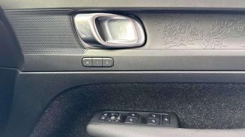 Volvo XC40 2.0 D3 Momentum Pro 5dr AWD Geartronic