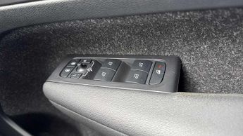 Volvo XC40 2.0 D3 Momentum Pro 5dr AWD Geartronic