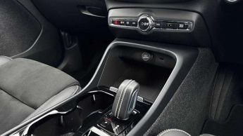 Volvo XC40 1.5 T3 [163] R DESIGN 5dr Geartronic