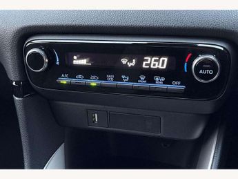 Toyota Yaris 1.5 Hybrid Design 5dr CVT