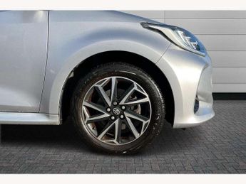 Toyota Yaris 1.5 Hybrid Design 5dr CVT