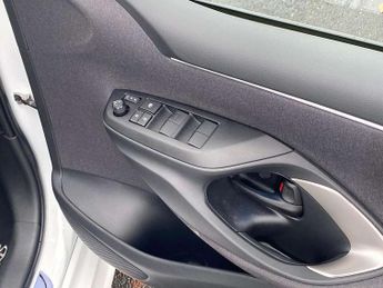 Toyota Yaris 1.5 Hybrid Excel 5dr CVT