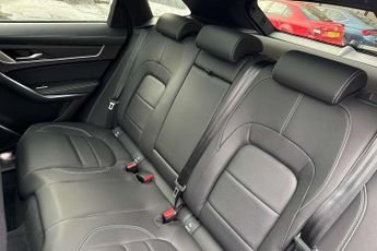 Jaguar F-Pace 2.0 P250 R-Dynamic Black 5dr Auto AWD