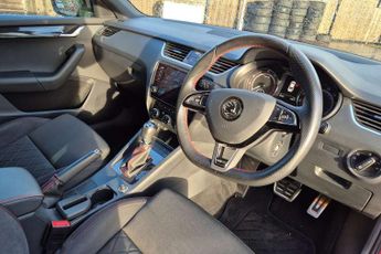 Skoda Octavia vRS 2.0 TSI 245 vRS 5dr DSG [Black Pack]