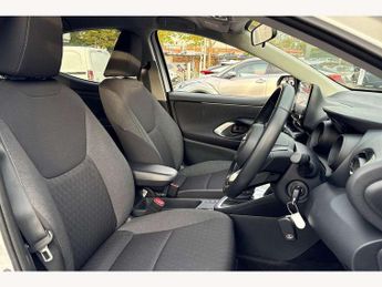 Toyota Yaris 1.5 Hybrid Design 5dr CVT
