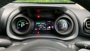 Toyota Yaris 1.5 Hybrid Design 5dr CVT