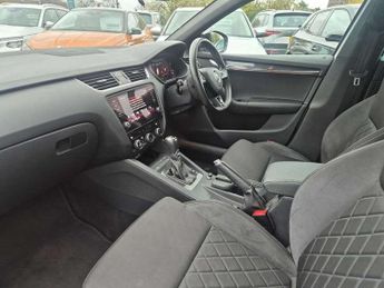 Skoda Octavia Estate 2.0 TDI CR vRS 5dr DSG [7 speed] [Black Pack]