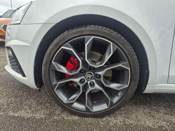 Skoda Octavia Estate 2.0 TDI CR vRS 5dr DSG [7 speed] [Black Pack]